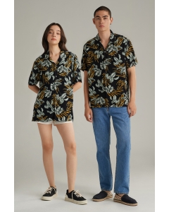 เสื้อเชิ้ต Unisex เสื้อฮาวายแขนสั้น สีดำ พิมพ์ลาย
