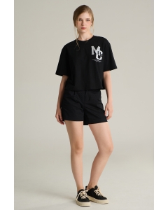 เสื้อยืดผู้หญิง ทรงครอปโอเวอร์ไซส์ คอกลม สีดำ