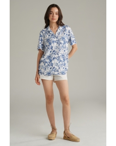 เสื้อเชิ้ต เสื้อฮาวายแขนสั้นผู้หญิง สีขาวออฟไวท์ พิมพ์ลาย