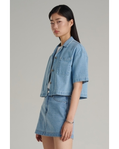 เสื้อเชิ้ตผู้หญิง ทรงโอเวอร์ไซส์ สียีนส์ฟอกอ่อน